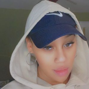 Meet your Posher, Johnelle